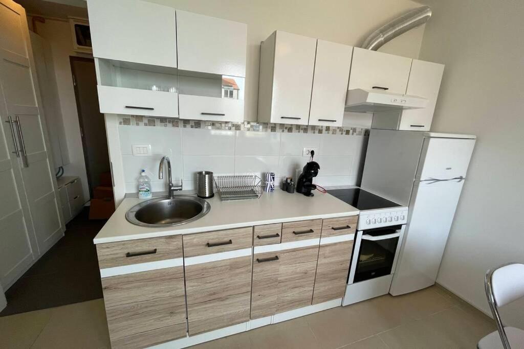 Apartment Gema - One Bedroom Apartment Изола Экстерьер фото